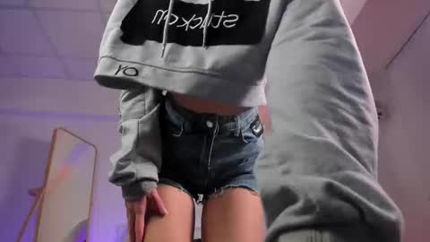 AMIRA WOW online show from December 2025 04:01:02 PM