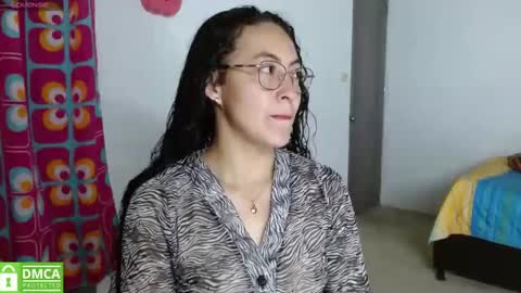 amitlu_ online show from November 2025 05:35:02 PM