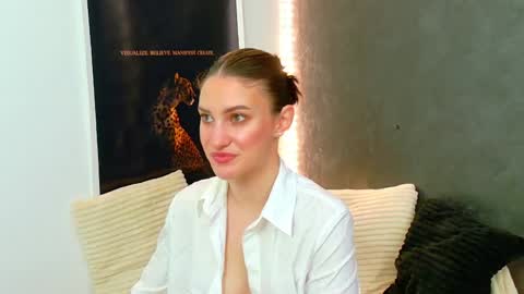Snapshot of ammirra_a chatting on May 2026 04:32:02 AM Amira online show from May 2026 04:32:02 AM
