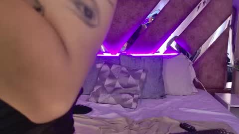 Snapshot of ammyjoness_ chatting on June 2026 08:40:01 PM Ammy Jones online show from June 2026 08:40:01 PM