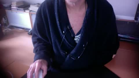 Snapshot of amor2200 chatting on February 2026 09:13:01 AM Amor2200 online show from February 2026 09:13:01 AM