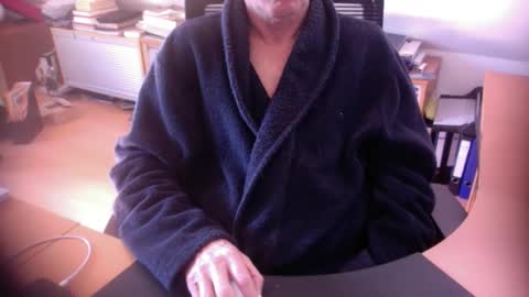 Snapshot of amor2200 chatting on March 2026 11:24:01 AM Amor2200 online show from March 2026 11:24:01 AM