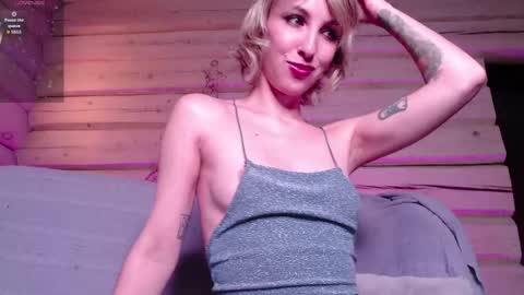 Snapshot of amy_glorious chatting on April 2026 04:15:02 PM Amy online show from April 2026 04:15:02 PM