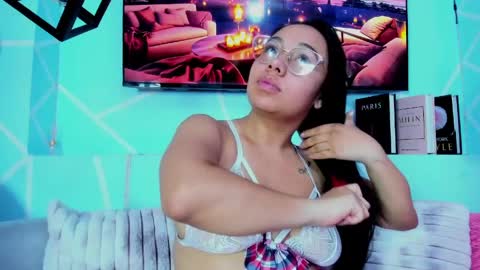 Emy Noa  online show from April 2026 01:04:01 AM