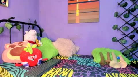 Snapshot of amydelahoz_8 chatting on October 2025 02:04:02 AM Amy Kamila online show from October 2025 02:04:02 AM