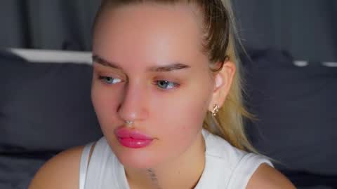 Snapshot of amylowe687328 chatting on February 2026 01:48:01 AM Amy online show from February 2026 01:48:01 AM