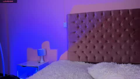 Amy ... Nice to meet u   thumb up me please its important online show from February 2025 04:06:01 AM