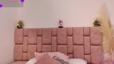 amyvegaa_ online show from December 2025 01:17:02 PM