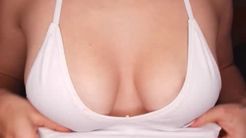 IG amyw0w   online show from December 2025 06:47:01 PM