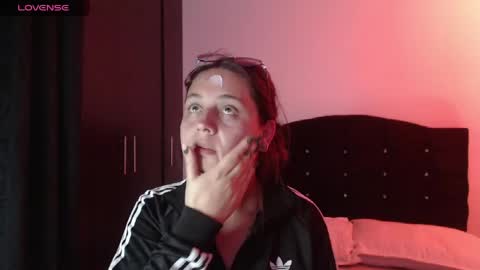 Snapshot of ana_arms_ chatting on May 2026 03:57:02 AM ana_arms_ online show from May 2026 03:57:02 AM