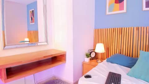 Ana Gonzalez online show from November 2025 01:07:02 PM