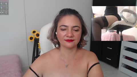 Snapshot of ana_hotmilfx chatting on December 2024 04:09:01 AM ANA online show from December 2024 04:09:01 AM