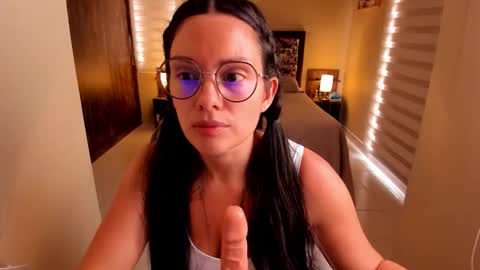 Anabel online show from November 2025 07:24:01 PM