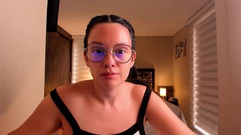 Anabel online show from December 2025 04:02:01 PM