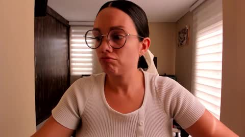 Snapshot of anabel_25 chatting on February 2026 03:37:02 PM Anabel online show from February 2026 03:37:02 PM