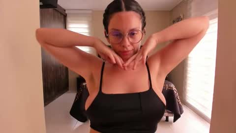 Snapshot of anabel_25 chatting on February 2026 05:02:02 PM Anabel online show from February 2026 05:02:02 PM