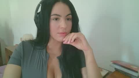 anabelenogueira1 online show from May 2026 05:43:01 PM