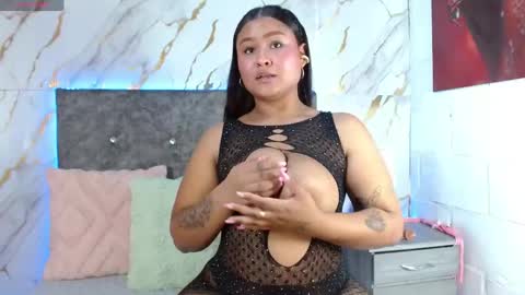 Snapshot of anabelle_bluee10 chatting on April 2026 06:27:02 PM anabelle bluee10 online show from April 2026 06:27:02 PM
