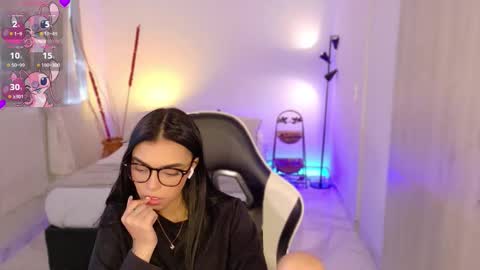 Snapshot of anabelwolf chatting on October 2025 04:08:02 PM ANABEL WOLF online show from October 2025 04:08:02 PM