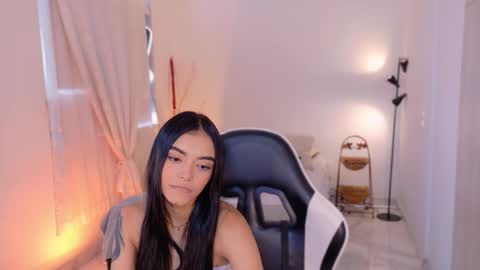 Snapshot of anabelwolf chatting on November 2025 02:49:02 PM ANABEL WOLF online show from November 2025 02:49:02 PM