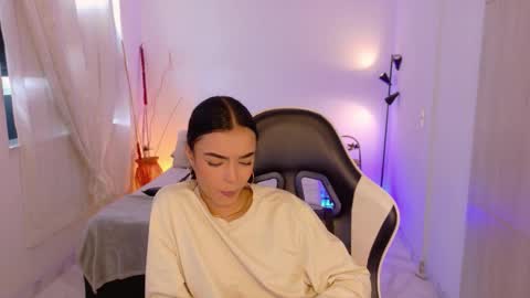 Snapshot of anabelwolf chatting on November 2025 03:37:02 PM ANABEL WOLF online show from November 2025 03:37:02 PM