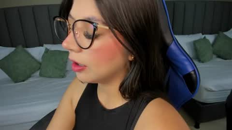 Snapshot of anagil_ chatting on June 2026 01:54:02 PM A N A online show from June 2026 01:54:02 PM