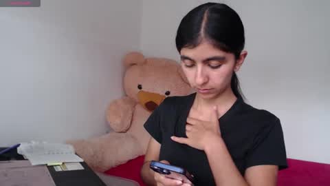 Anahi Browns online show from April 2026 06:58:02 PM