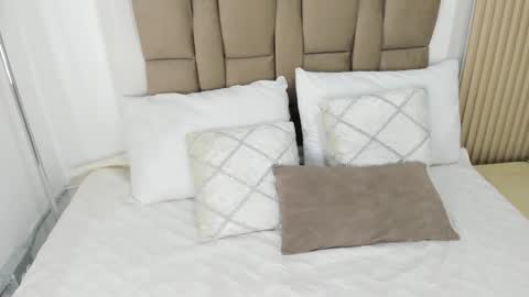 Anais  online show from November 2025 11:31:02 AM