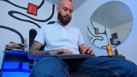 Andrs   -                   online show from November 2025 02:28:02 AM