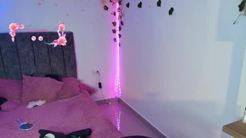 Snapshot of andra_rosse chatting on May 2026 01:47:02 AM Andra de la Rosse online show from May 2026 01:47:02 AM