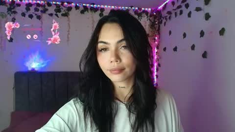 Snapshot of andra_rosse chatting on May 2026 05:42:02 PM Andra de la Rosse online show from May 2026 05:42:02 PM