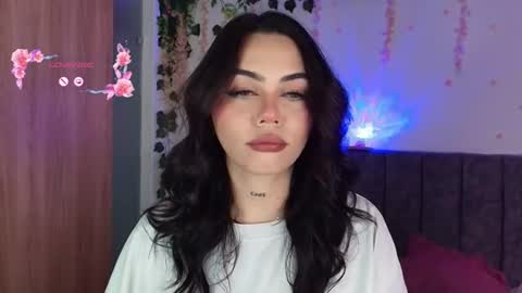 Snapshot of andra_rosse chatting on June 2026 02:33:02 AM Andra de la Rosse online show from June 2026 02:33:02 AM