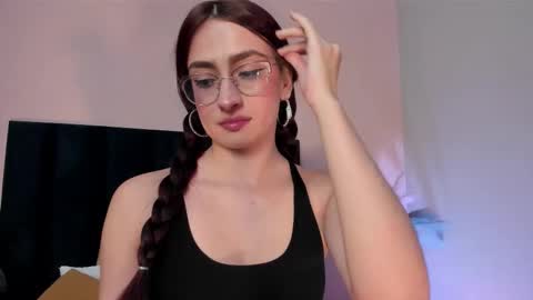 Andra Cyrus online show from February 2026 11:46:01 PM