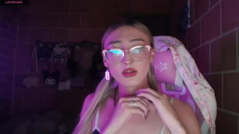 Andrea  online show from May 2026 03:15:02 AM