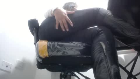 Snapshot of andrea_teacher chatting on February 2025 11:14:02 PM Andrea Model trainer Luxury ST online show from February 2025 11:14:02 PM