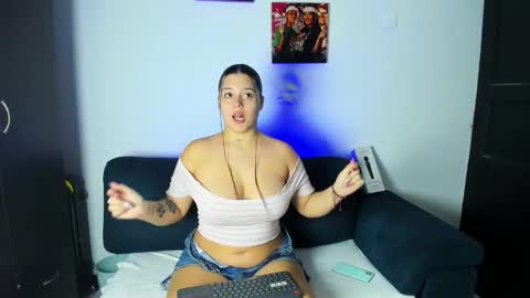 Andrea  Karina online show from October 2025 08:40:01 PM