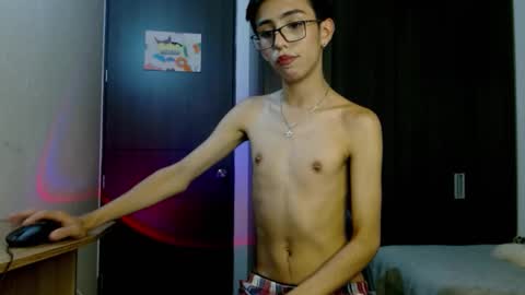 Snapshot of andreew_santana chatting on September 2025 12:22:02 AM Andrew online show from September 2025 12:22:02 AM