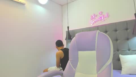 Snapshot of andres1_8 chatting on November 2025 02:10:01 AM IM ANDRES online show from November 2025 02:10:01 AM