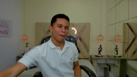 Snapshot of andres1_8 chatting on April 2026 07:22:02 PM IM ANDRES online show from April 2026 07:22:02 PM