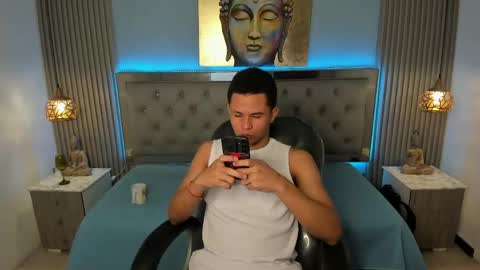 Snapshot of andres1_8 chatting on May 2026 03:37:02 AM IM ANDRES online show from May 2026 03:37:02 AM