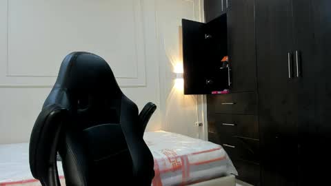 Snapshot of andres_stud chatting on April 2026 03:21:02 AM andres_stud online show from April 2026 03:21:02 AM
