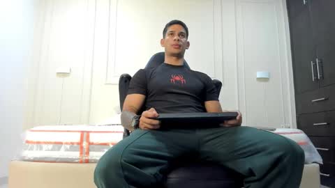 Snapshot of andres_stud chatting on May 2026 03:35:01 AM andres_stud online show from May 2026 03:35:01 AM