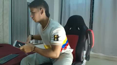 Snapshot of andres_stud777 chatting on September 2025 04:28:02 AM ANDRES online show from September 2025 04:28:02 AM