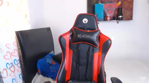 Andres white online show from November 2025 09:48:01 PM