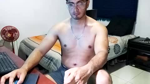 Snapshot of andresvergon85 chatting on March 2025 02:47:02 AM andresvergon85 online show from March 2025 02:47:02 AM