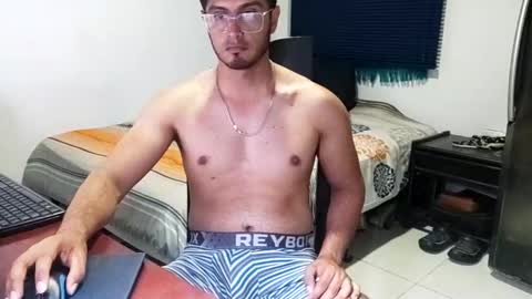 Snapshot of andresvergon85 chatting on March 2025 03:32:02 AM andresvergon85 online show from March 2025 03:32:02 AM