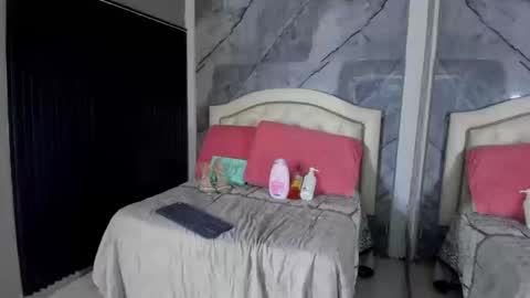 Andrew Taylor0 online show from September 2025 04:16:01 AM