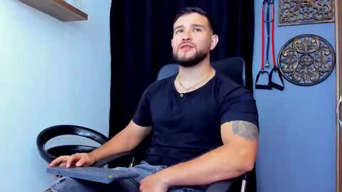 Andrew Diaz online show from January 2026 09:03:02 AM