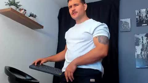 Snapshot of andrewdiaz_ chatting on July 2026 08:17:02 AM Andrew Diaz online show from July 2026 08:17:02 AM