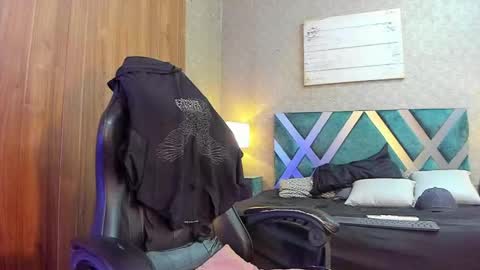 Snapshot of andreww_whitee chatting on December 2024 08:07:02 PM AndreW White online show from December 2024 08:07:02 PM